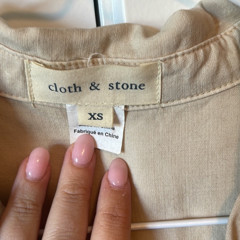 Cloth And Stone Sleeveless Button-Down Tan Blouse - image 3